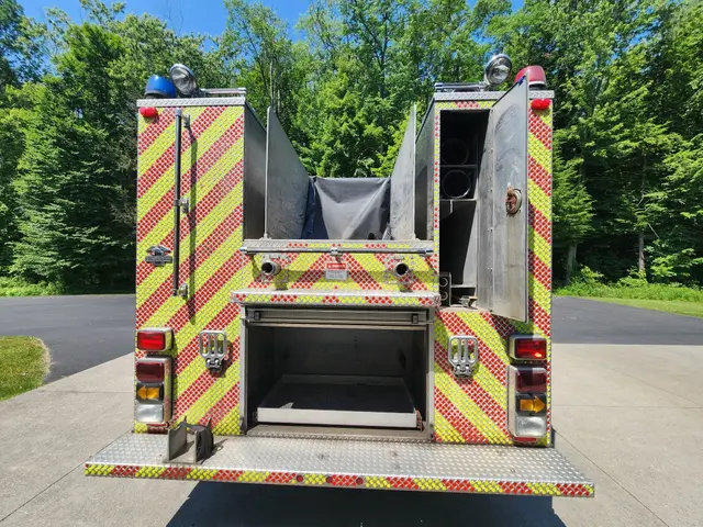 2006 American LaFrance Engine Asking $50,000 - Image 11