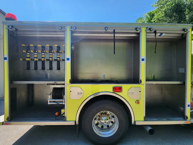 2006 American LaFrance Engine Asking $50,000 - Image 9