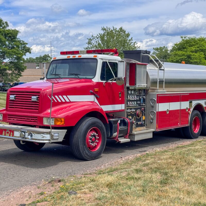 2002 IHC 3000 GALLON TANKER