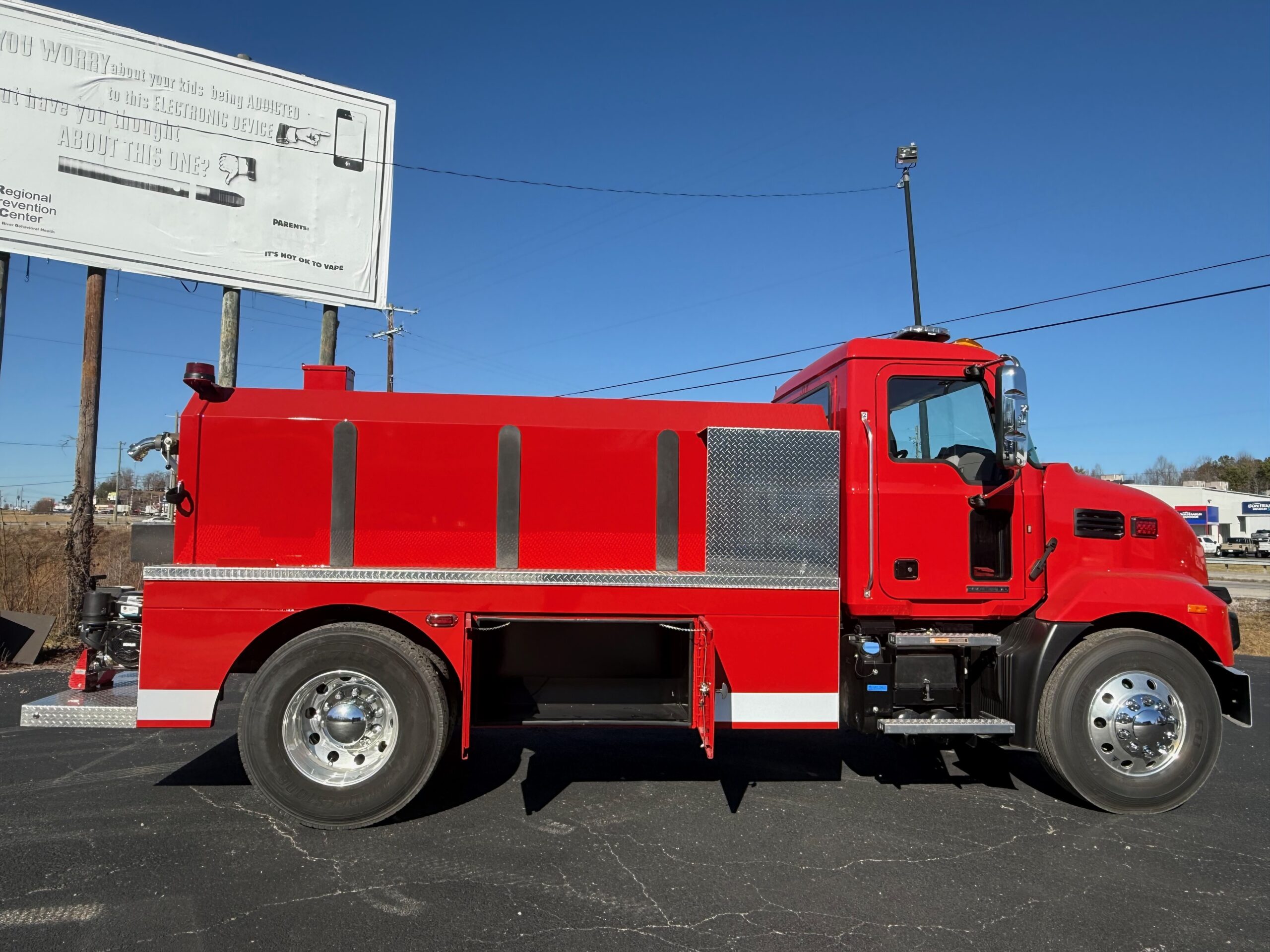 2025 MACK MD7 Wet-Side Tanker
